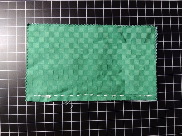 白い足のオブジェ１